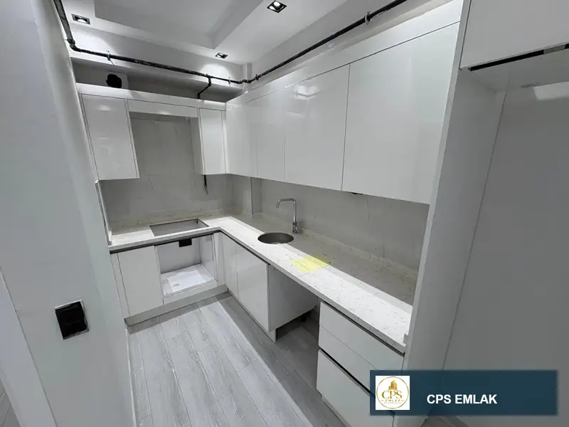 YAYLA PINAR CADDESİNE YAKIN OTURUMA HAZIR 1+1 GENİŞ DAİRE