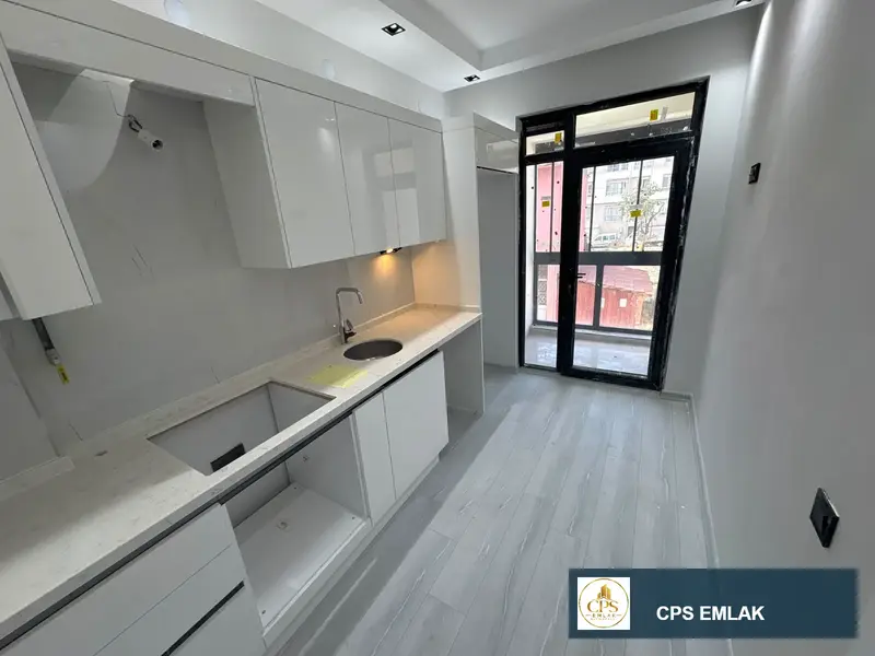 YAYLA PINAR CADDESİNE YAKIN OTURUMA HAZIR 2+0 GENİŞ DAİRE